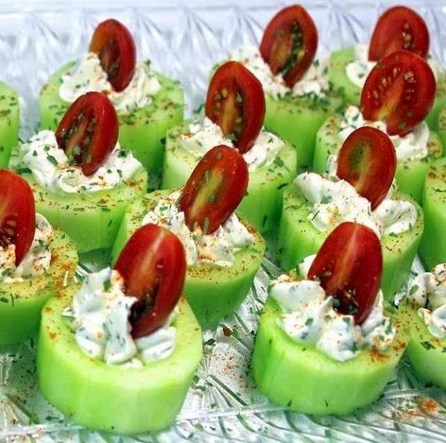 BITES OF CUCUMBER WITH HERB CREAM