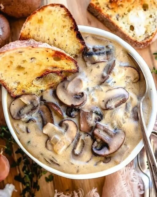 SOUP WITH VEGAN CREAM OF MUSHROOMS