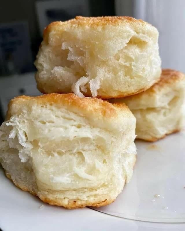 BISCUITS WITH BUTTER AND BUTTERMILK