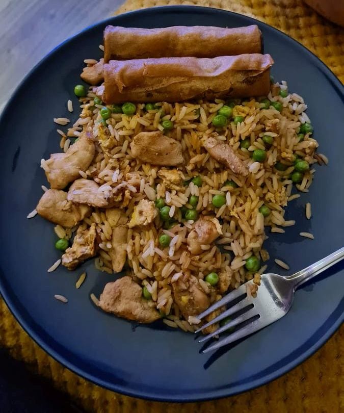 Using a slow cooker to make chicken fried rice