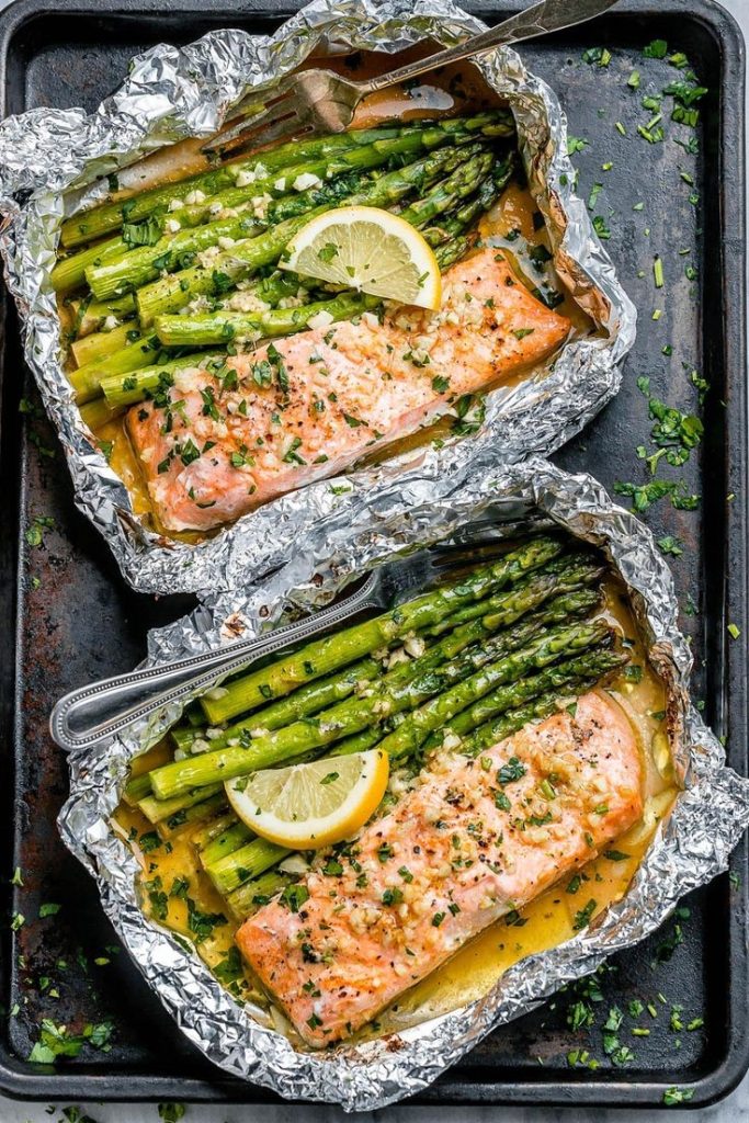 Salmon in foil baked with asparagus and a lemon garlic butter sauce