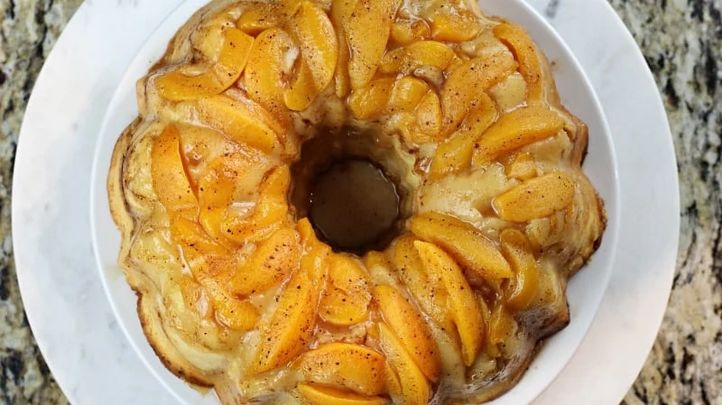 POUND CAKE WITH PEACH COBBLER CREAM AND CHEESE