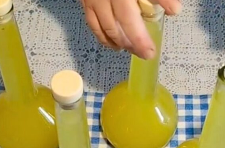 You can make limoncello parfait with 10 lemons!