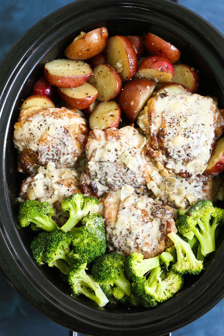 CREAMY GARLIC CHICKEN AND VEGGIES IN THE SLOW COOKER