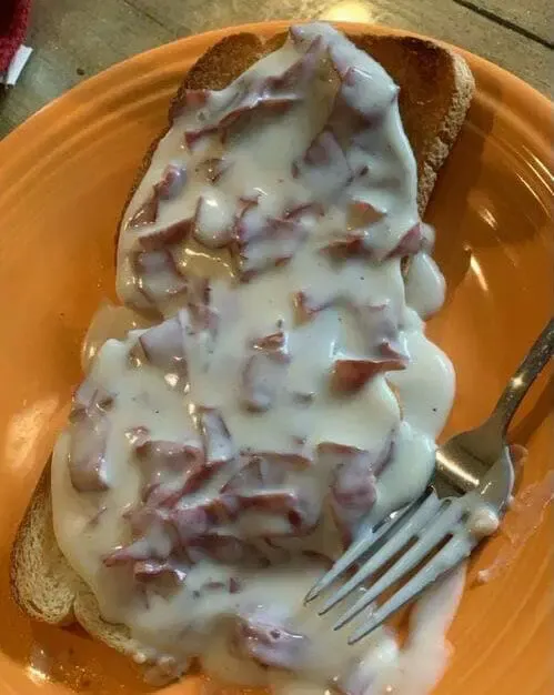 A Forgotten Classic: Creamed Chipped Beef on Toast