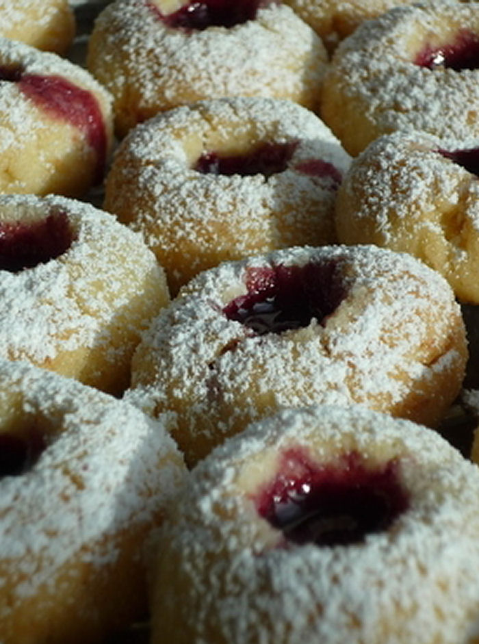 Cookies with “Angel Eyes” made of coconut