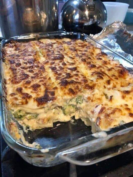 Low Carb Chicken and Broccoli Cheesy Casserole