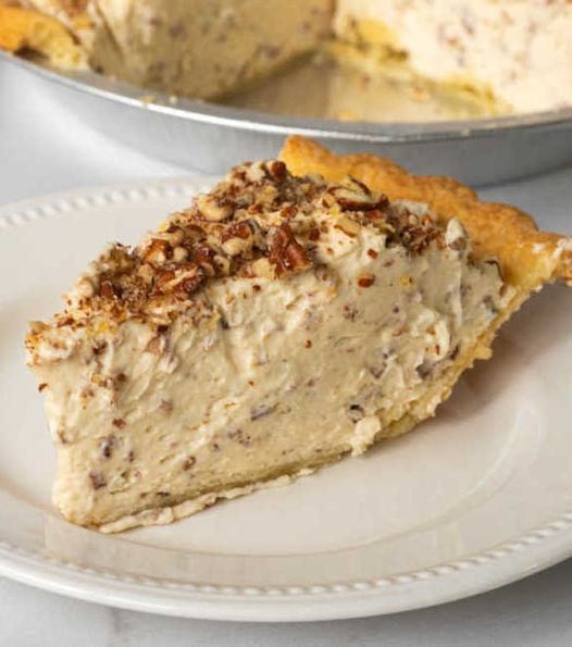 Pie with Pecans and Cream