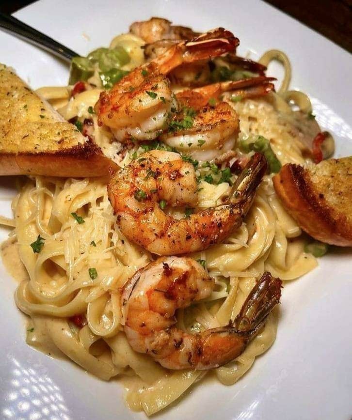 Pasta with Shrimp Alfredo