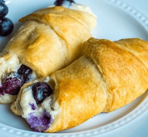 CRESCENT ROLLS WITH BLUEBERRY CHEESECAKE