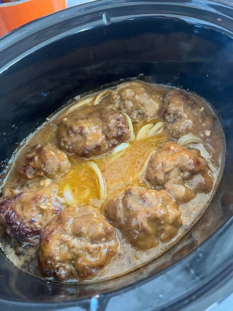 SALISBURY STEAK IN THE SLOW COOKER