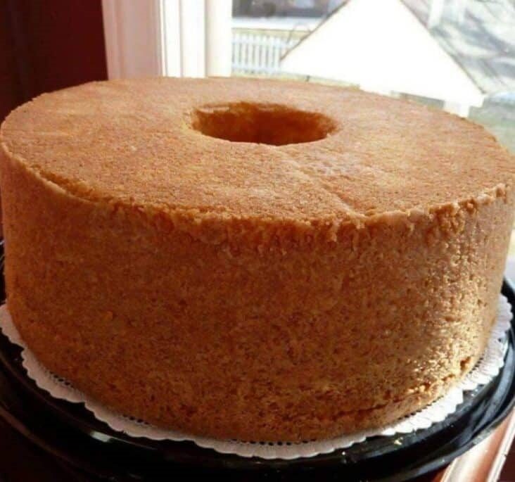 Sour Cream Pound Cake (Old Fashioned)