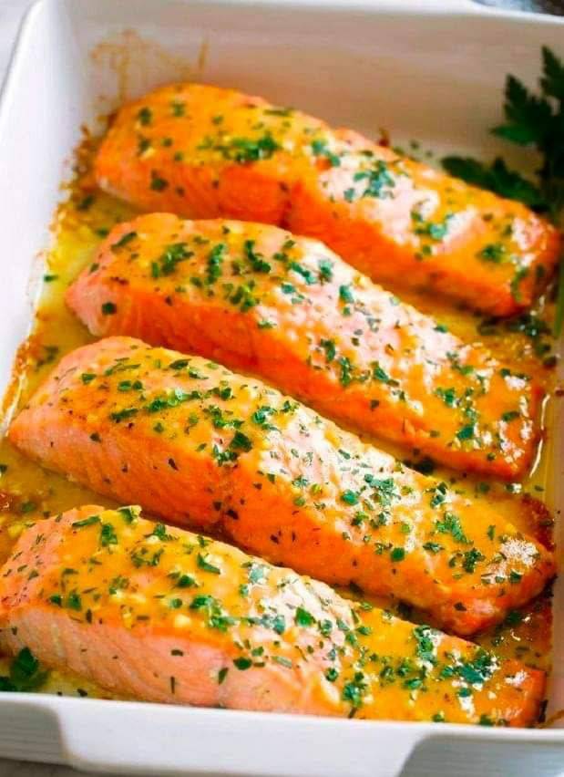 Salmon with lemon butter and garlic