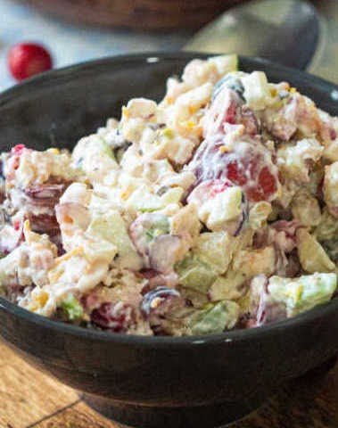 Salad with cranberries and walnuts