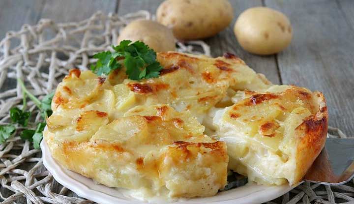 Cheese-stuffed potato cake