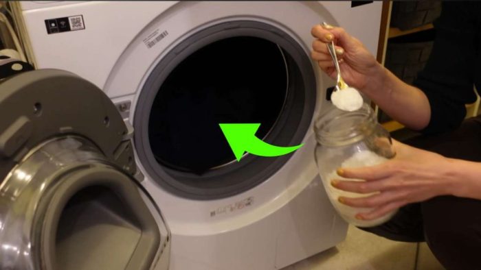 A little goes a long way in the washing machine: the laundry will smell great for days.