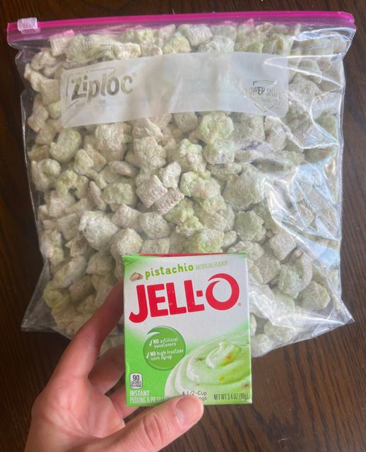 Pistachio Puppy Chow: A Delicious Twist on a Classic Treat!