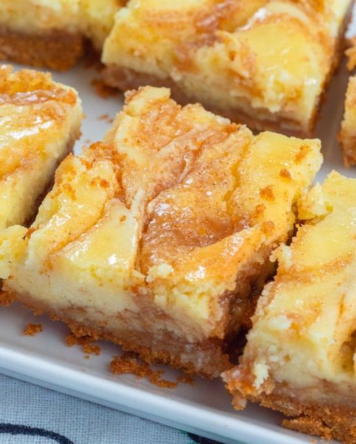 Blender Cinnamon Roll Cheesecake Bars