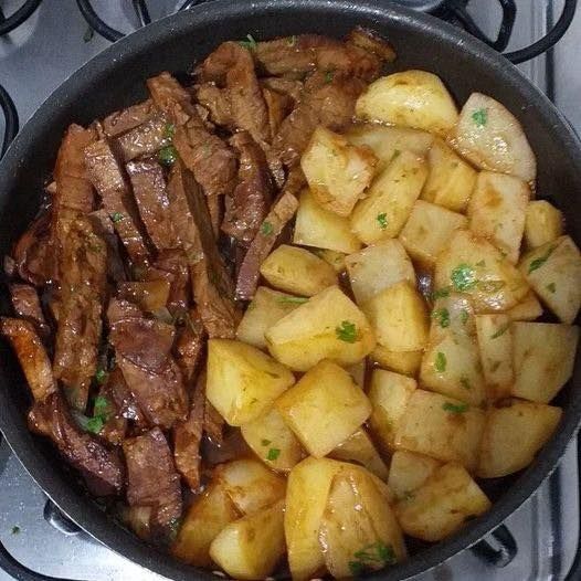 How to Make Garlic Butter Steak and Potatoes Skillet