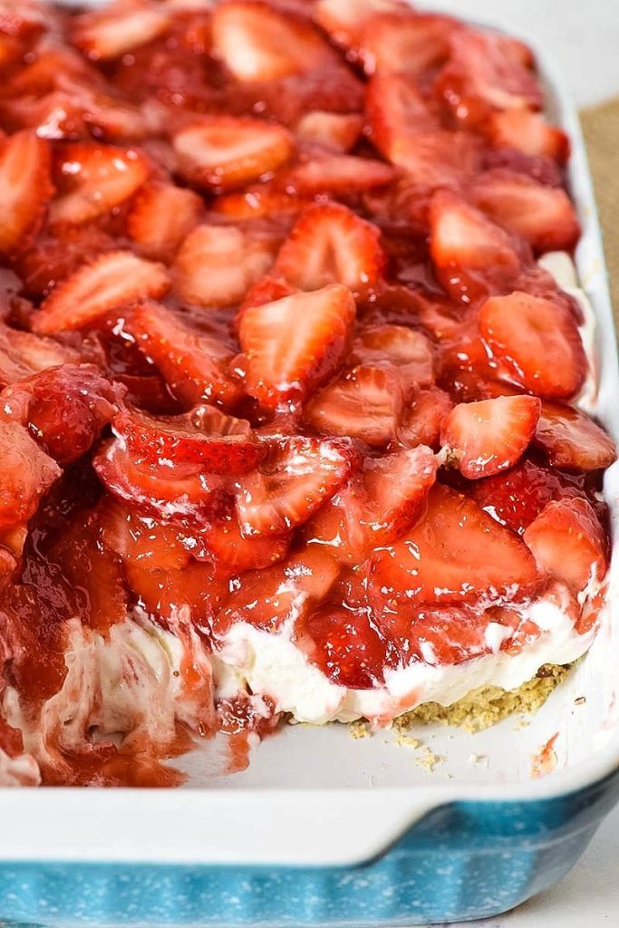 Easy No-Bake Strawberry Delight Dessert