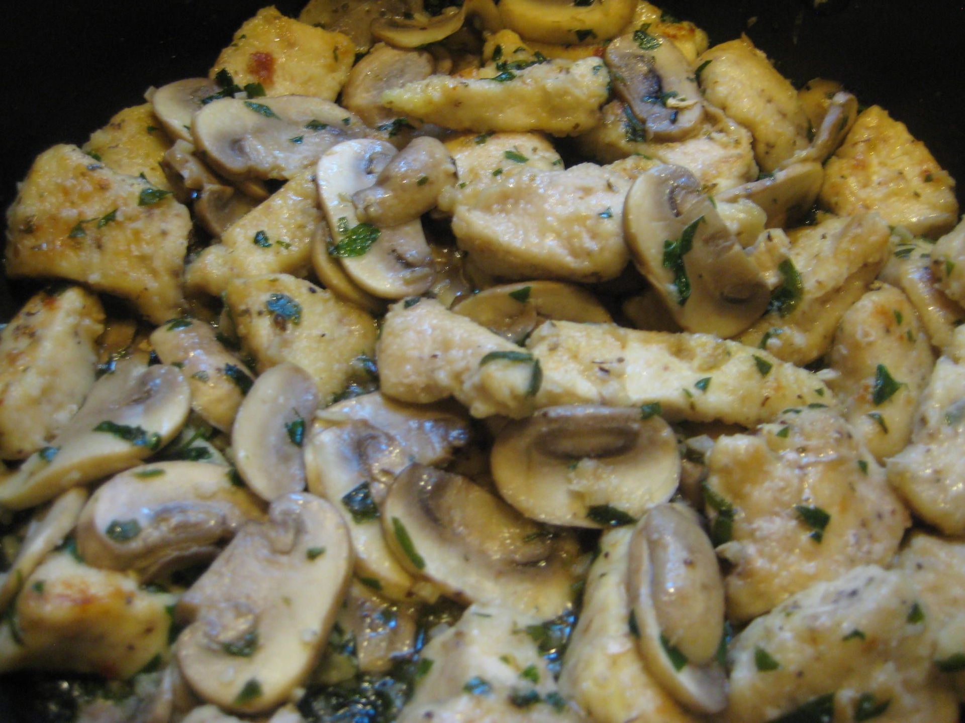 Chicken and Mushrooms in a Garlic White Wine Sauce