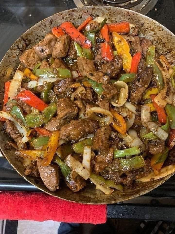 STEAK WITH PEPPER IN THE CROCKPOT