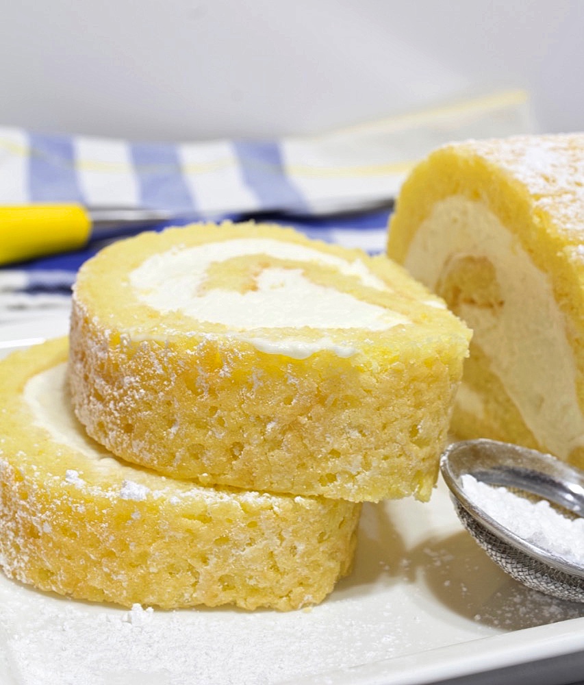 ROLL OF LEMON CAKE