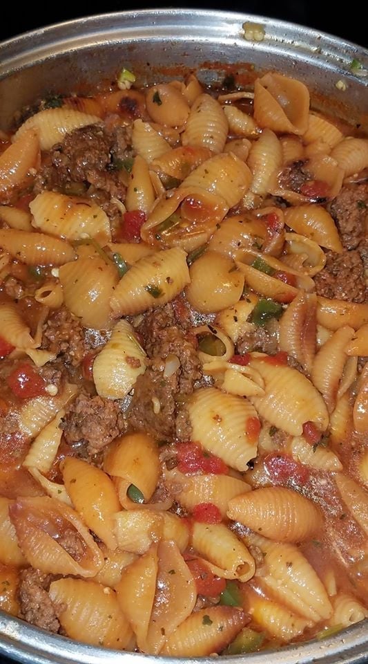 PASTA SHELLS WITH GROUND BEEF: 