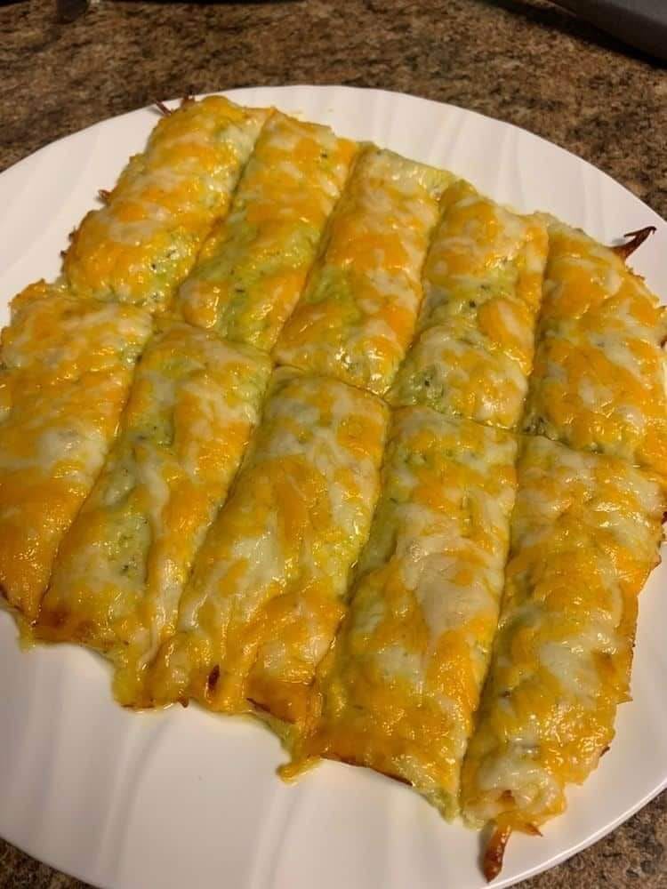 BREADSTICKS WITH CHEESY GARLIC MADE AT HOME