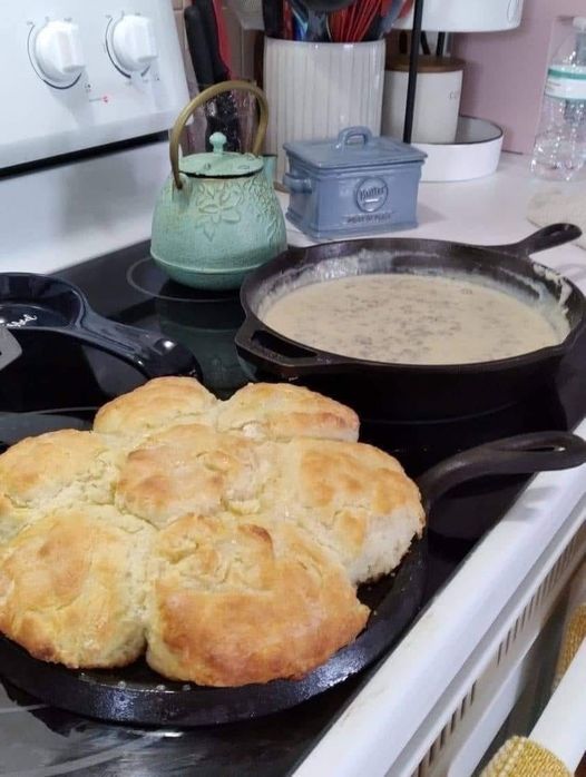 Homemade Buttermilk Biscuits: A Fluffy and Comforting Classic