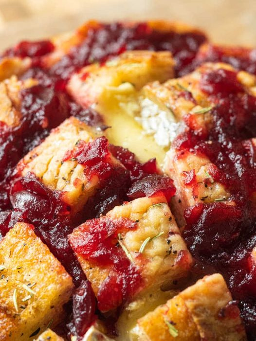 Cranberry Brie Pull-Apart Bread: A Delightful Appetizer or Meal