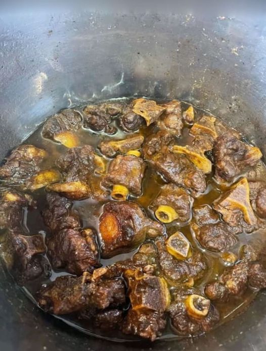 Southern-Style Smothered Oxtails: A True Comfort Food Delight