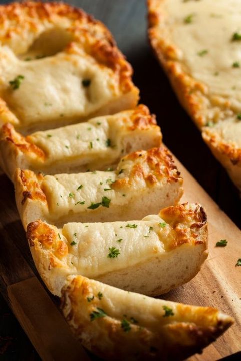 Easy & Cheesy Garlic Bread