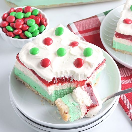 No Bake Christmas Lush Dessert: Delight Your Guests this Holiday Season