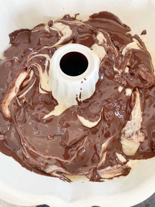 Philly Fluff Cake: A Creamy and Dreamy Chocolate Delight