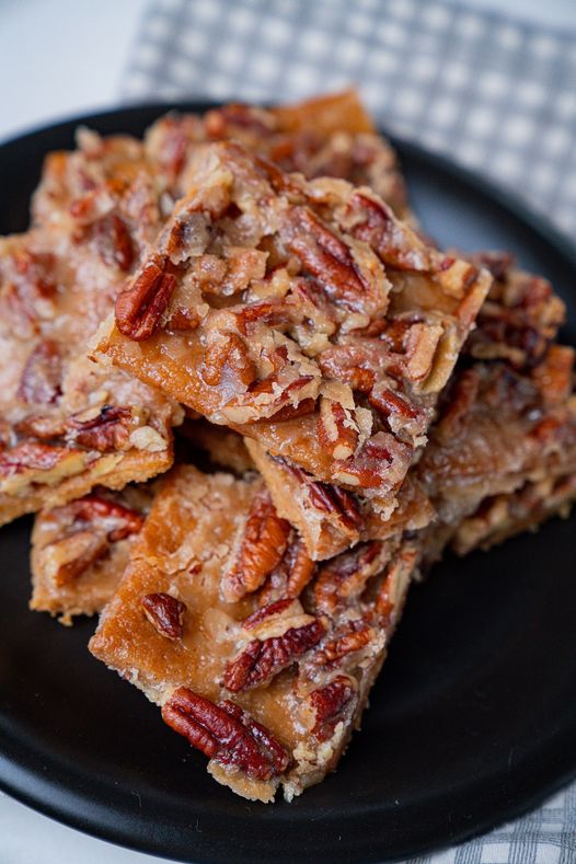 Delicious Toffee Graham Cracker Squares