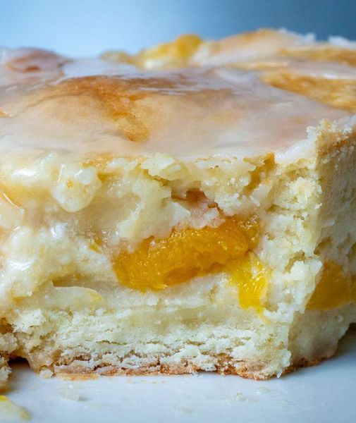 Delicious Peaches and Cream Cheesecake Bars