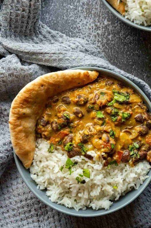 Creamy Black Bean Curry: A Quick and Easy Vegan Recipe