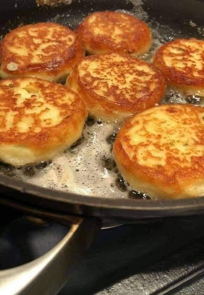 Easy Cheesy Mashed Potato Cakes