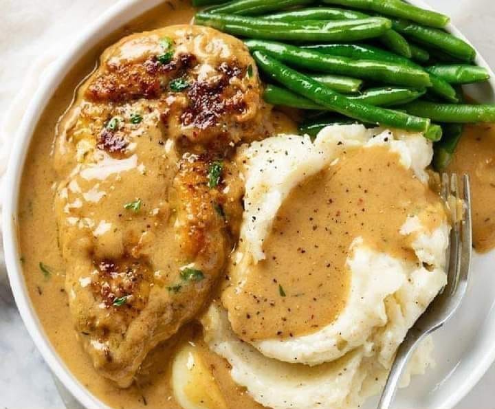 Creamy Garlic Chicken Delight: A Simple and Flavorful Recipe