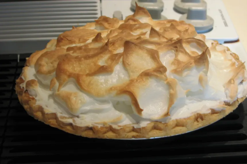 Grandma’s Lemon Meringue Pie: A Sweet Slice of Nostalgia