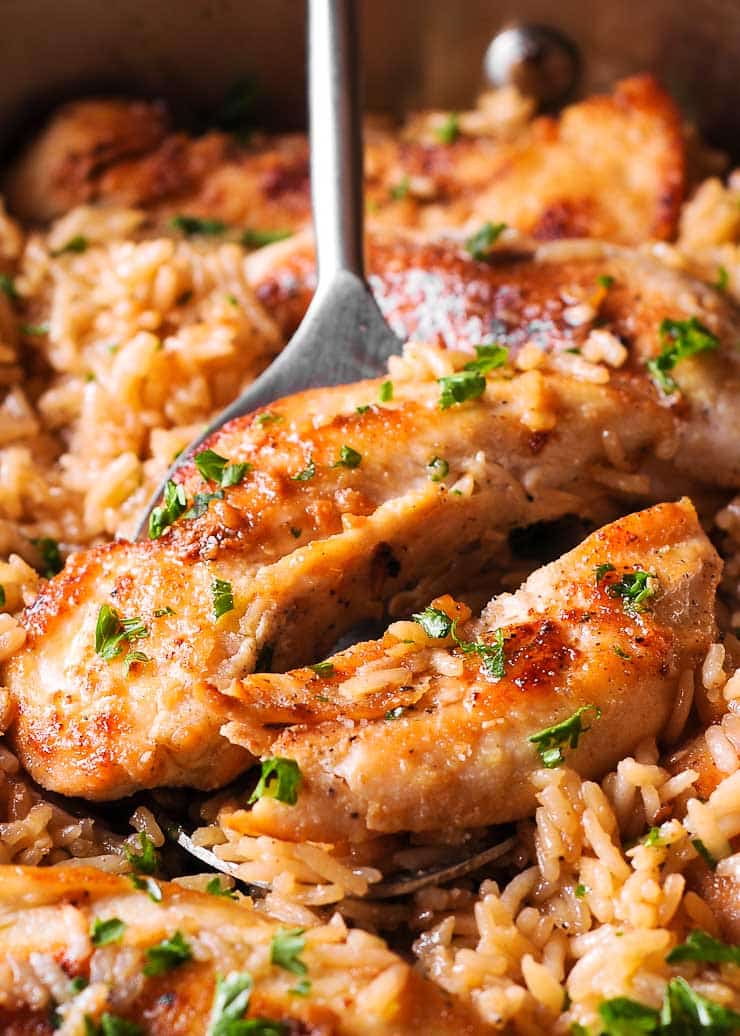 A Culinary Delight for Seasoned Tastes: Chicken with Garlic Parmesan Rice