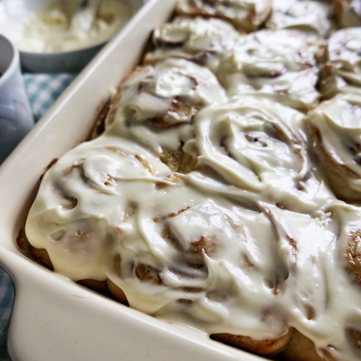 Vanilla Pudding Cinnamon Rolls: A Delightful Treat!