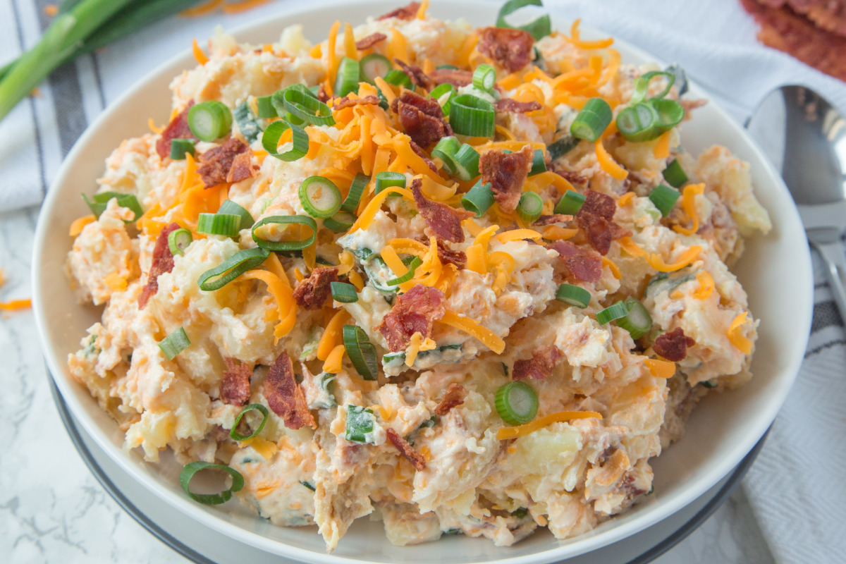 Irresistible Loaded Baked Potato Salad Recipe – A Flavorful Delight!