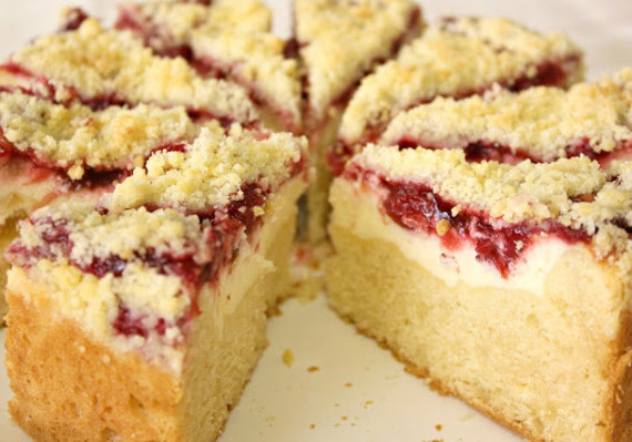 Deliciously Easy Strawberry Cream Cheese Cake