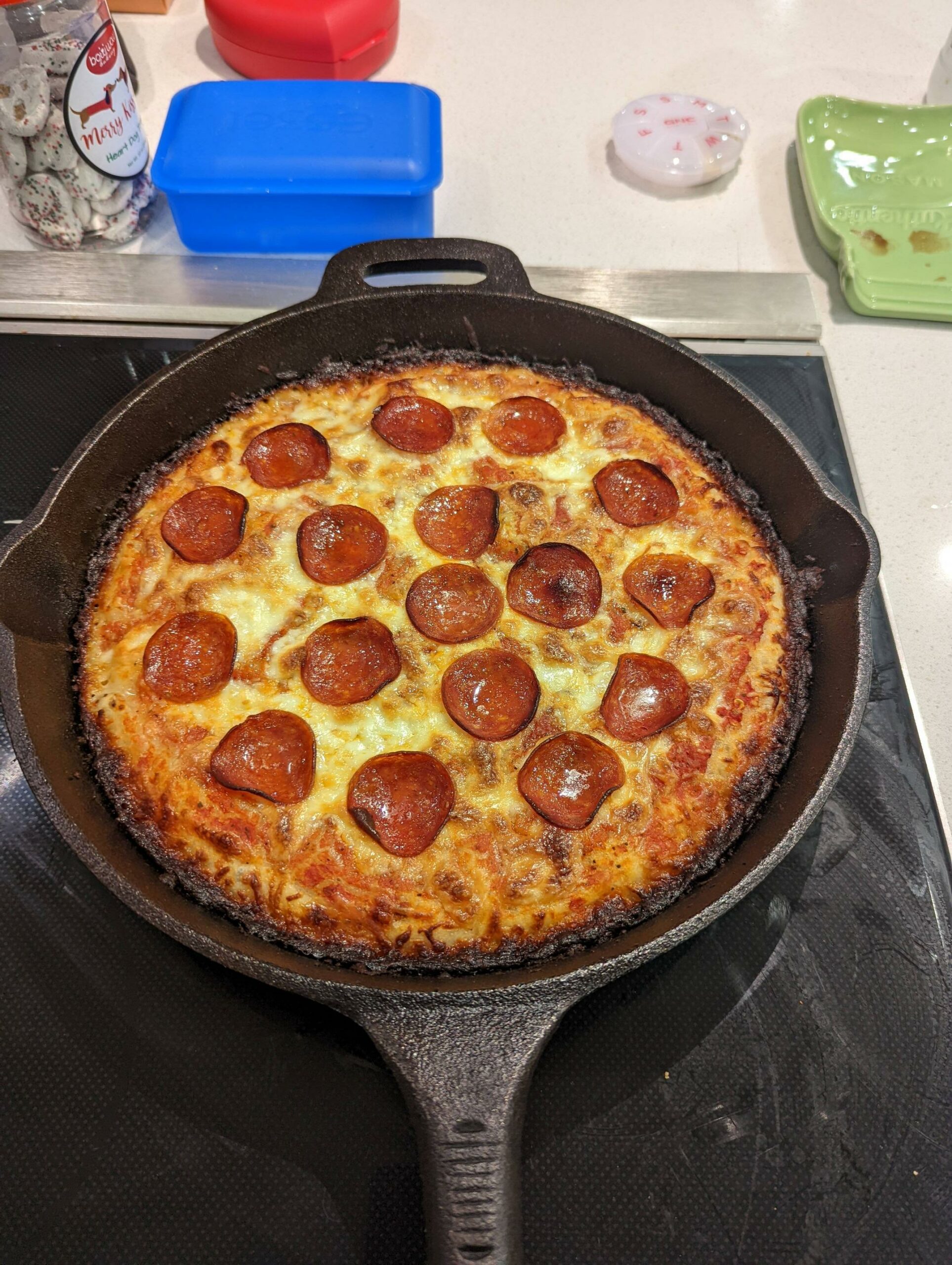 Easy and Delicious Cast Iron Pan Pizza Pie